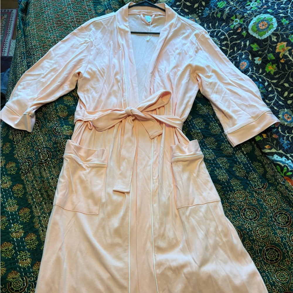 NWOT bath robe.